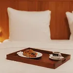 Man Met Bril Koffie Hotel