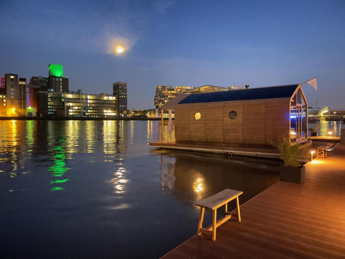 Bateau-hôtel Wikkelboat Nr2 At Floating Rijnhaven Rotterdam