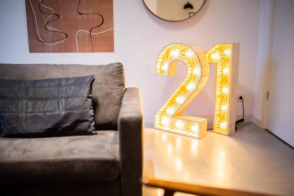 Warm 2 Bedroom Serviced 59m2 -lk21- Apartment Rotterdam