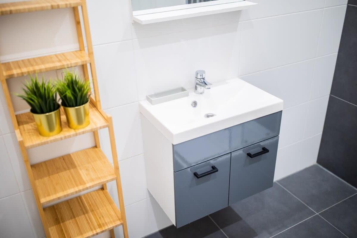 Warm 2 Bedroom Serviced 59m2 -lk21- Rotterdam