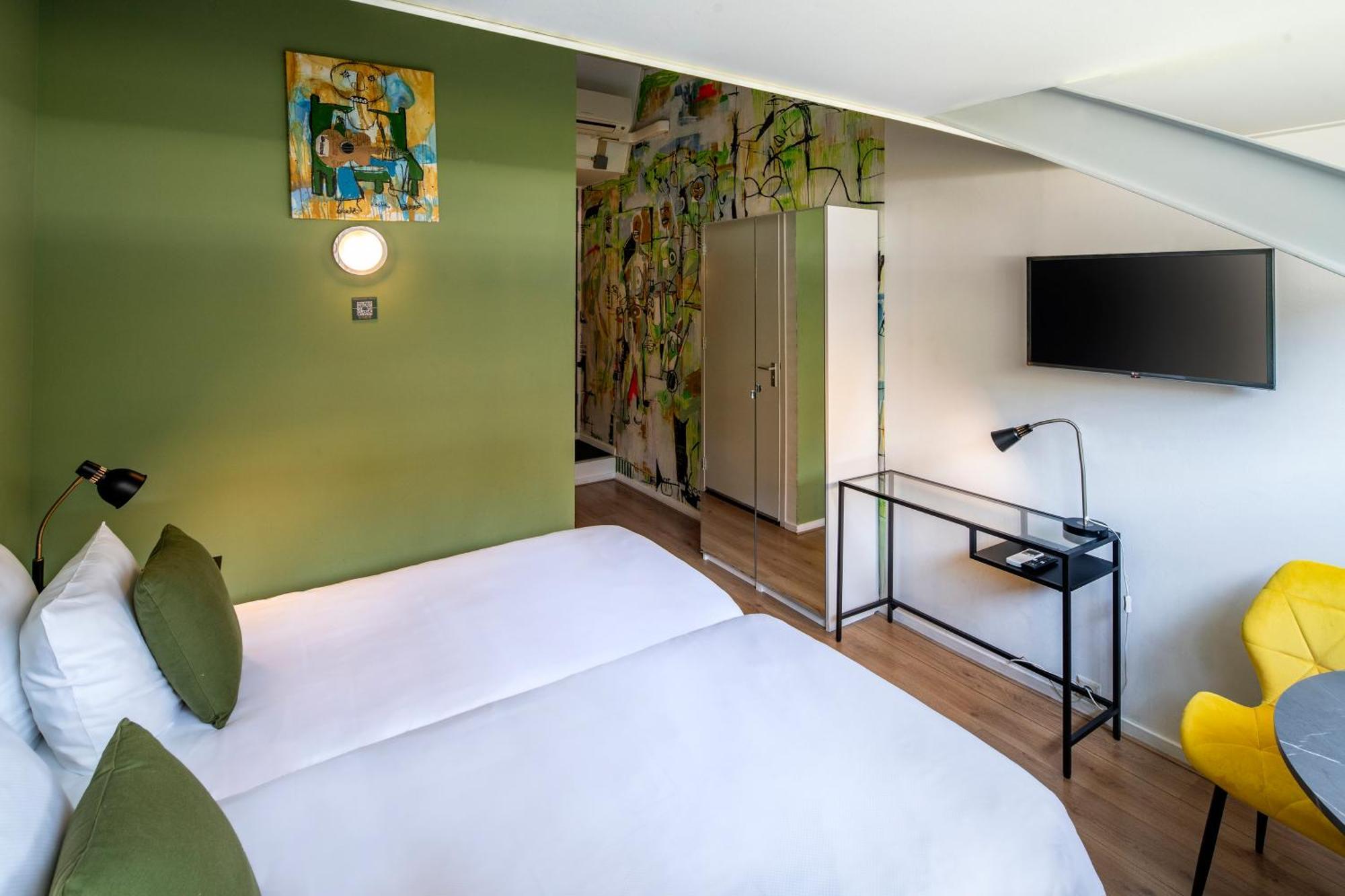 Floats By H2otel Hotel