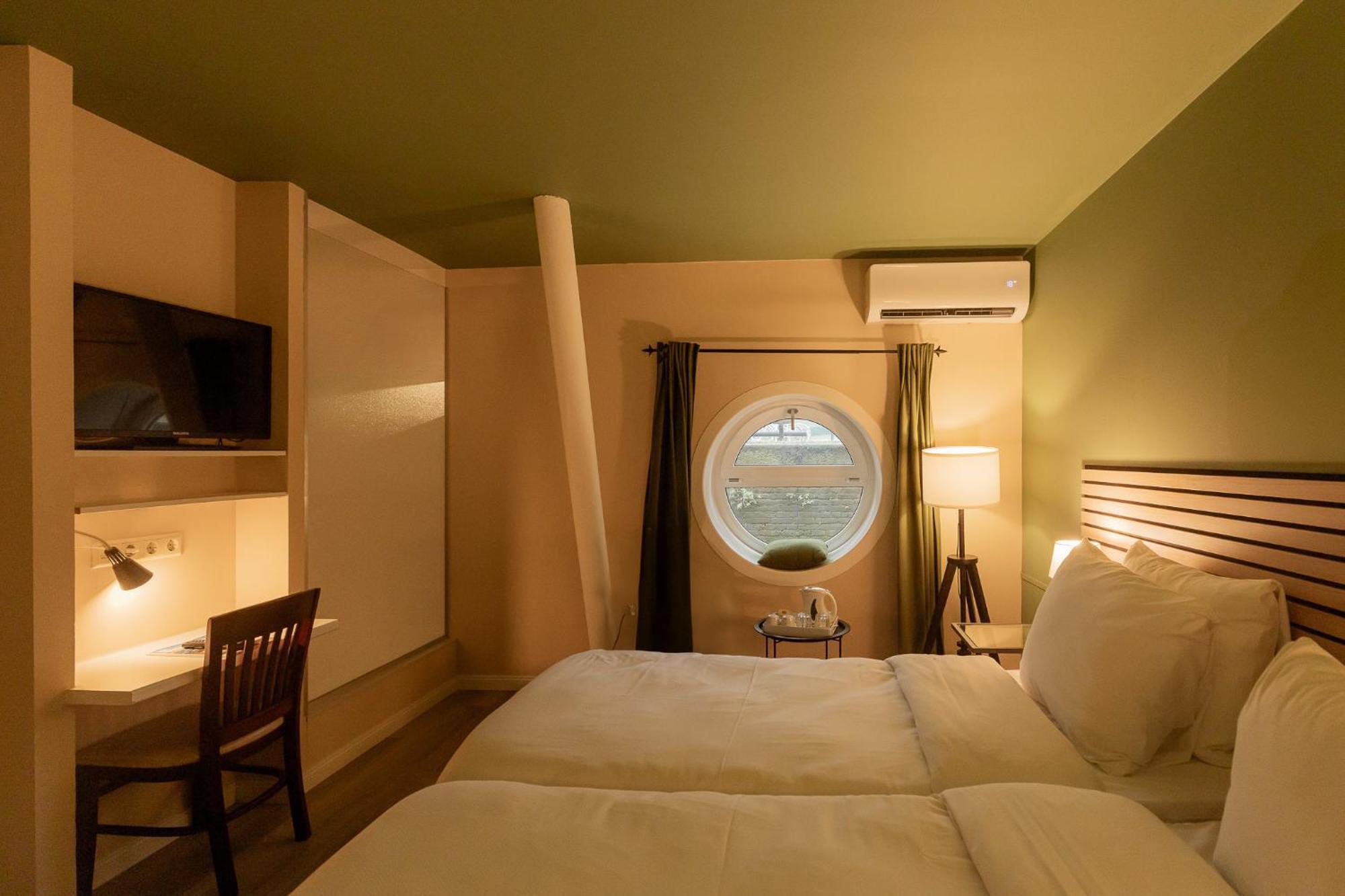 Hotel Floats By H2otel
