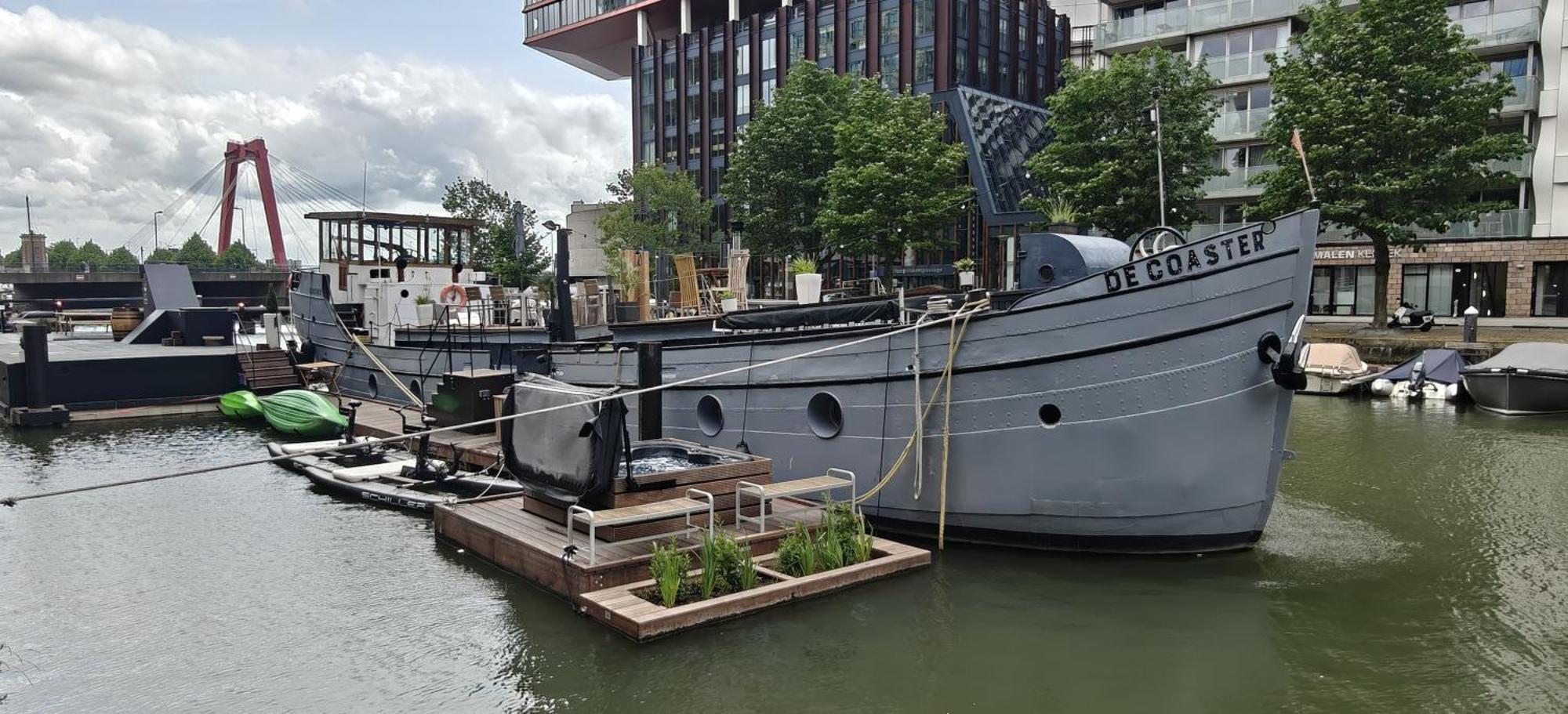 Botel De Coaster