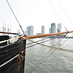 Spacious Yatch Near Forest In Rotterdam