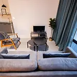 Warm 2 Bedroom Serviced Apartment 59M2 -Lk21-