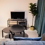 Warm 2 Bedroom Serviced Apartment 59M2 -Lk21-