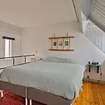 City Loft With Garden Getaway