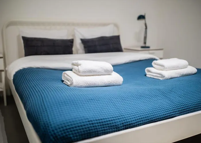 Warm 2 Bedroom Serviced Apartment 59M2 -Lk21-