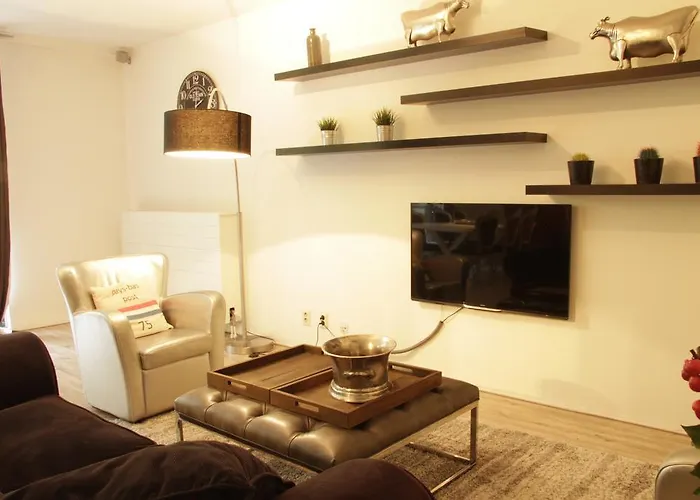 Luxury Center Two-Bedroom Apartment With Private Parking *Non Smoking*