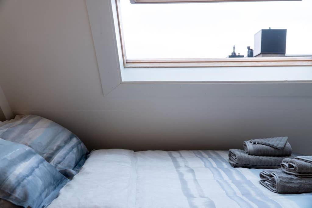 2 Luxury 4 Bedroom House Near Feyenoord And Ahoy *