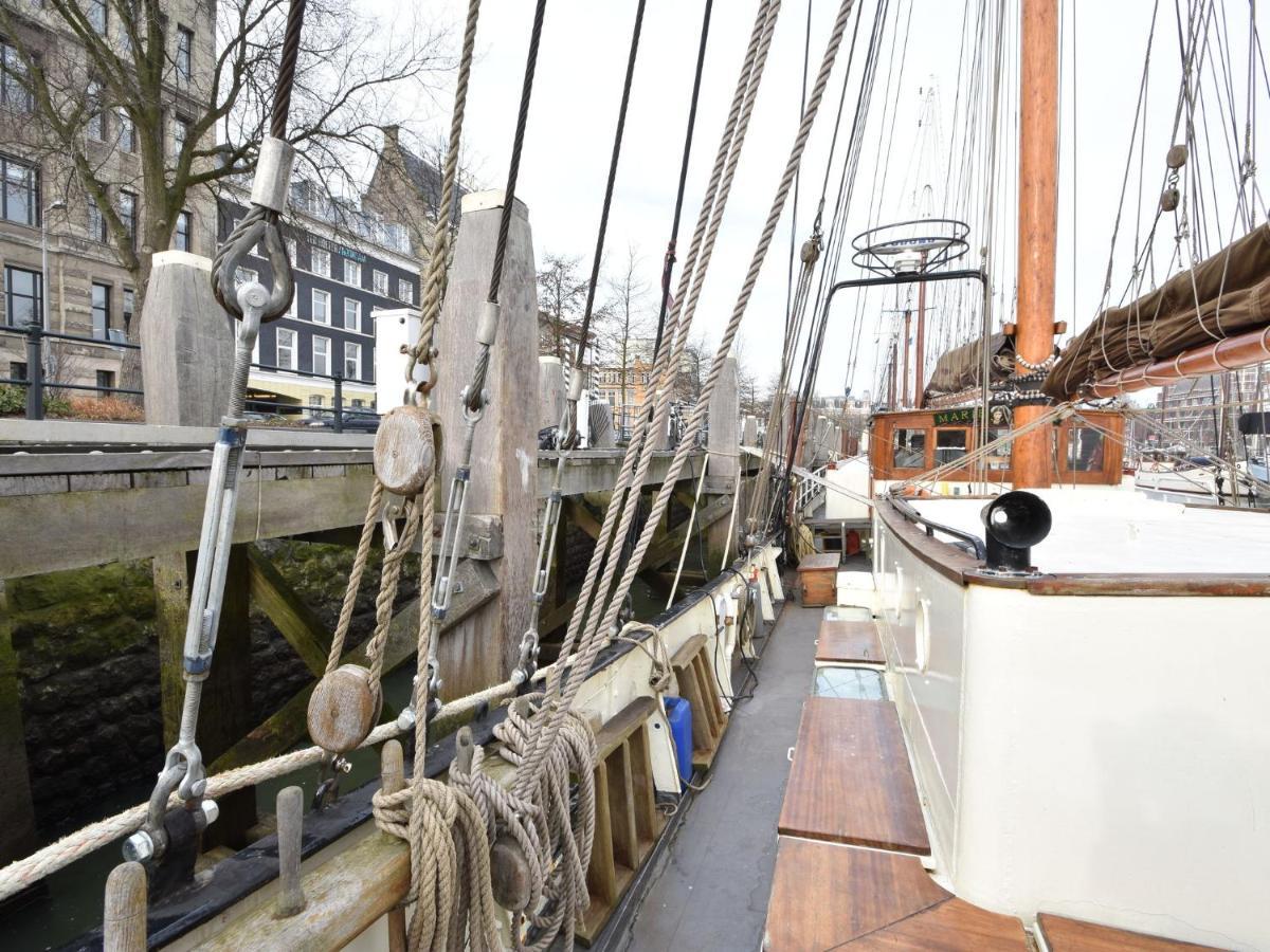 Spacious Yatch Near Forest In * Rotterdam