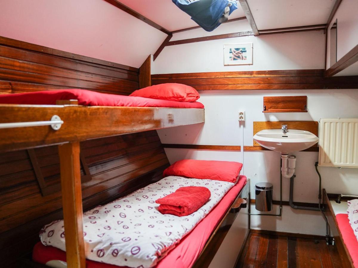 Botel Spacious Yatch Near Forest In Rotterdam