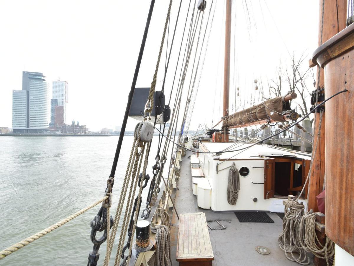 Spacious Yatch Near Forest In * Rotterdam