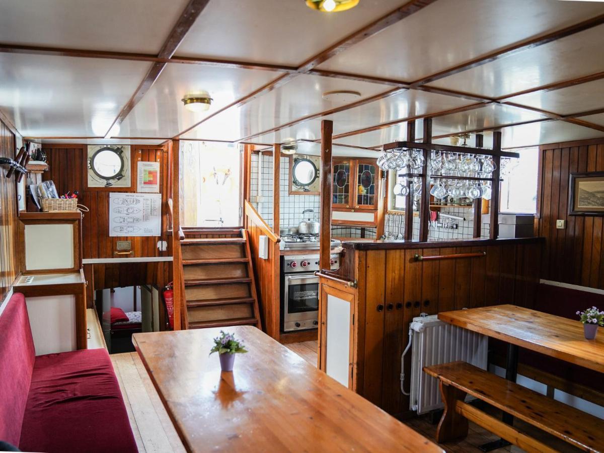 Botel Spacious Yatch Near Forest In *