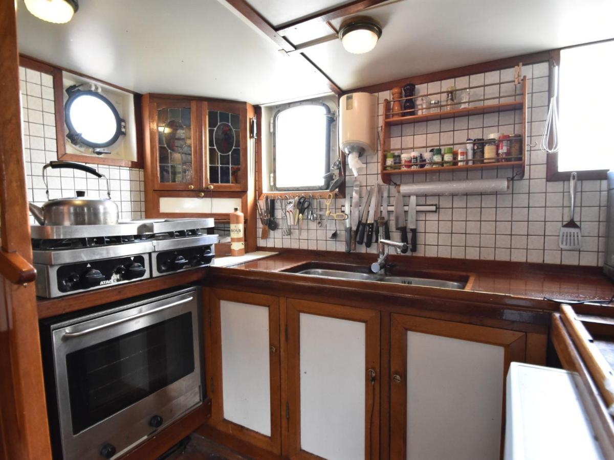 Spacious Yatch Near Forest In * Rotterdam