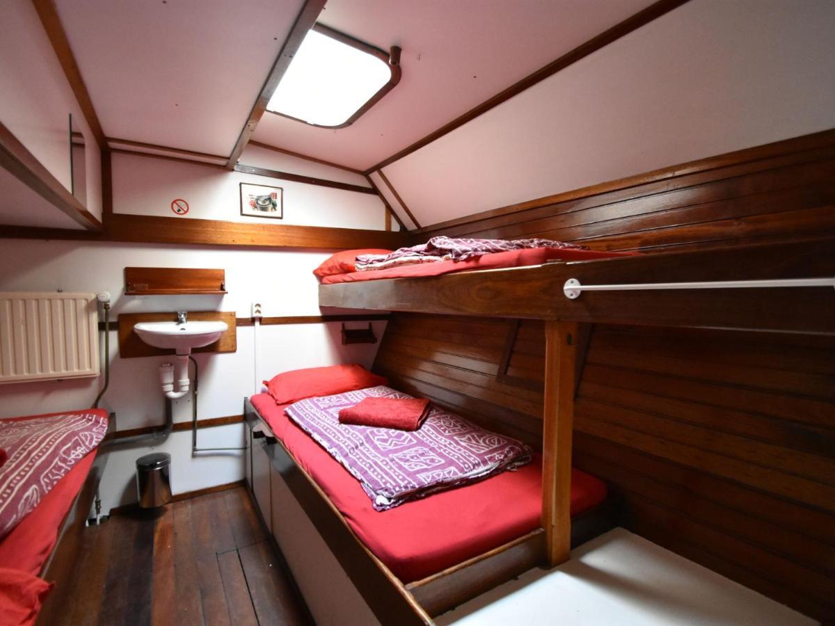 Spacious Yatch Near Forest In