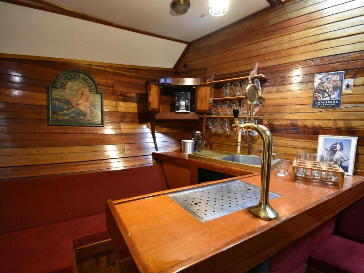 Spacious Yatch Near Forest In