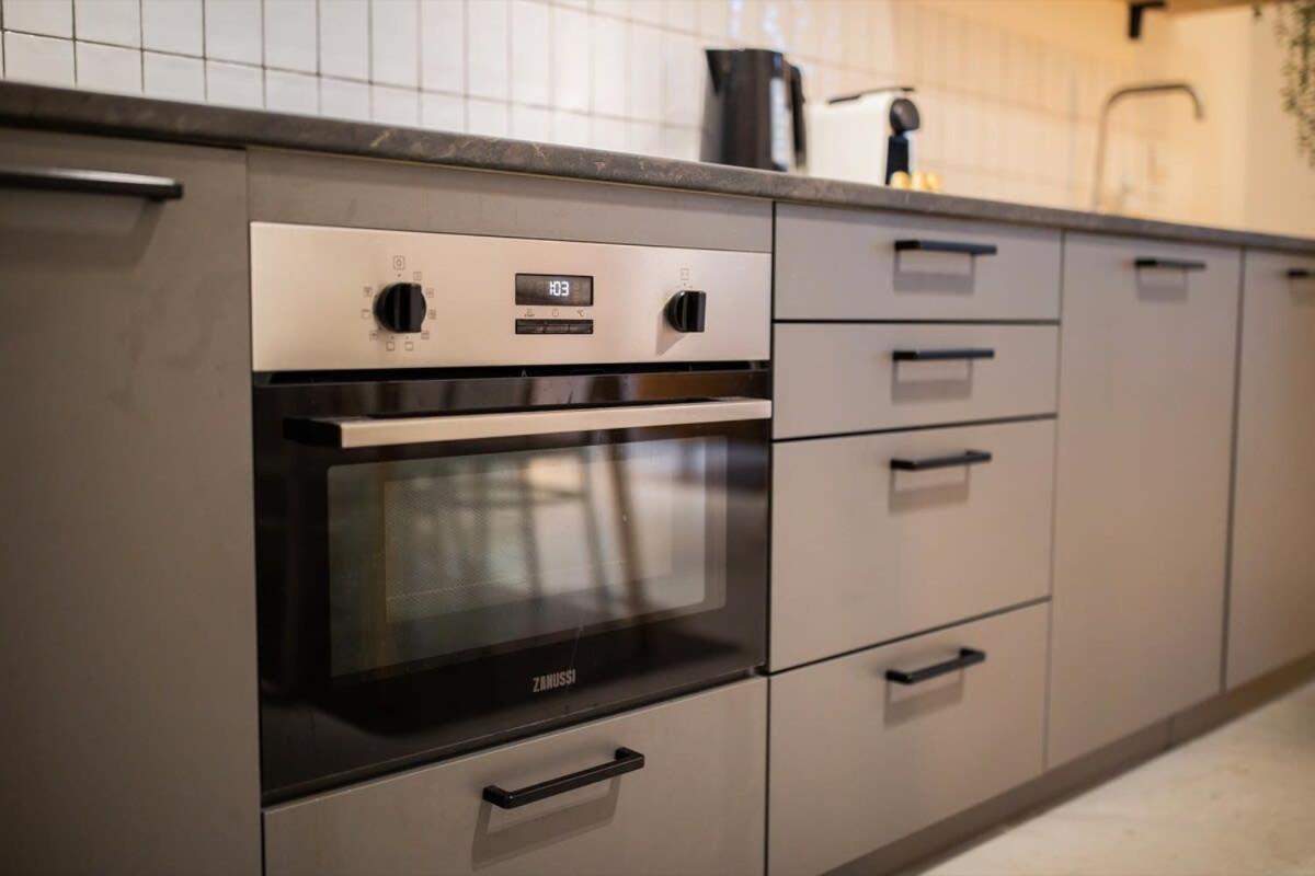 Warm 2 Bedroom Serviced 59m2 -lk21- Appartement Rotterdam