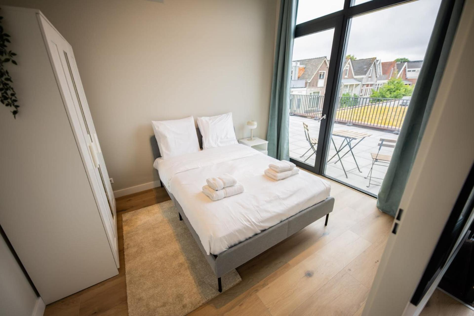 Ample 3 Bedroom Apartment Rotterdam