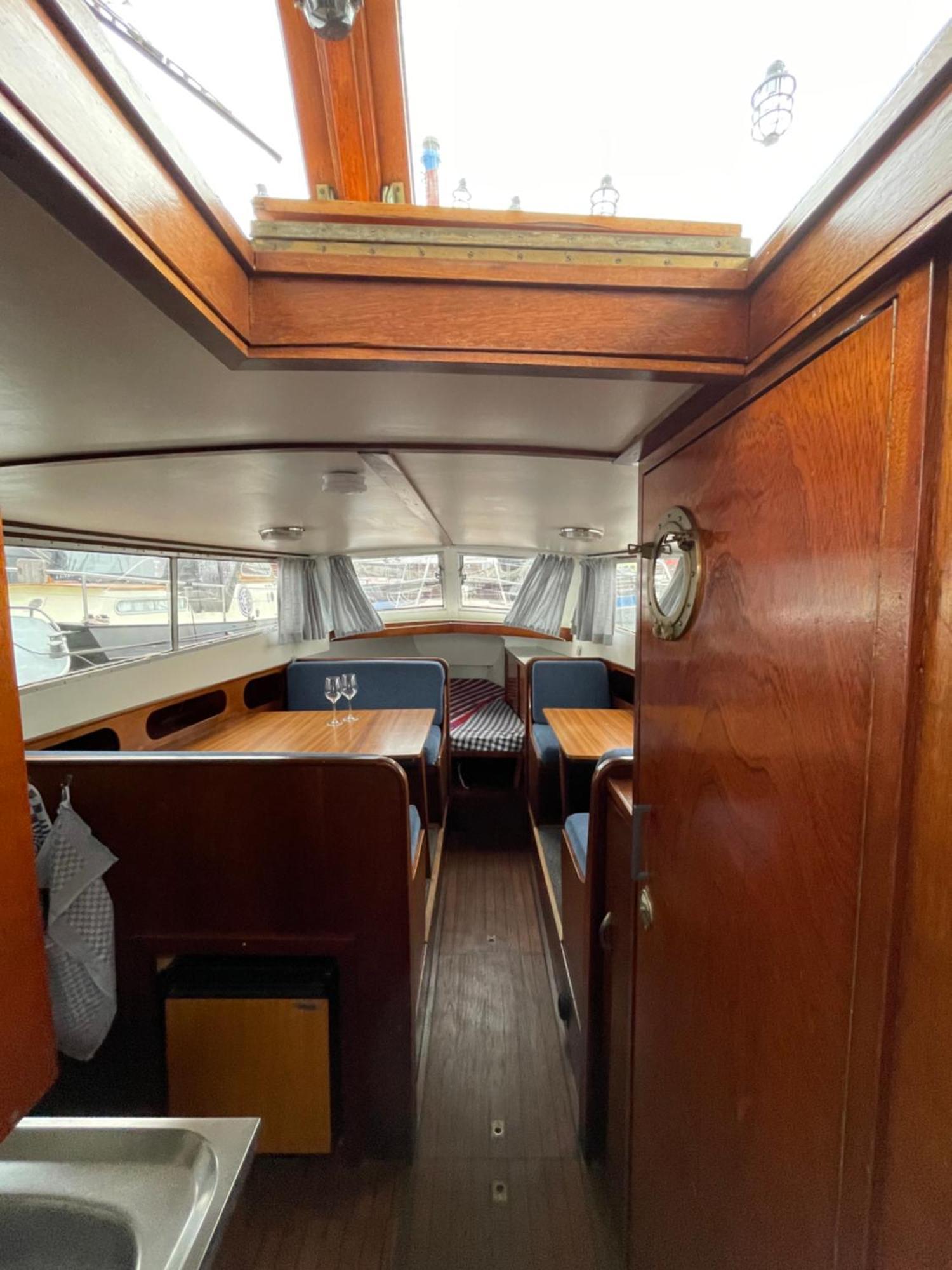 Bruzer Boat 4-6p Boco Living Marina *