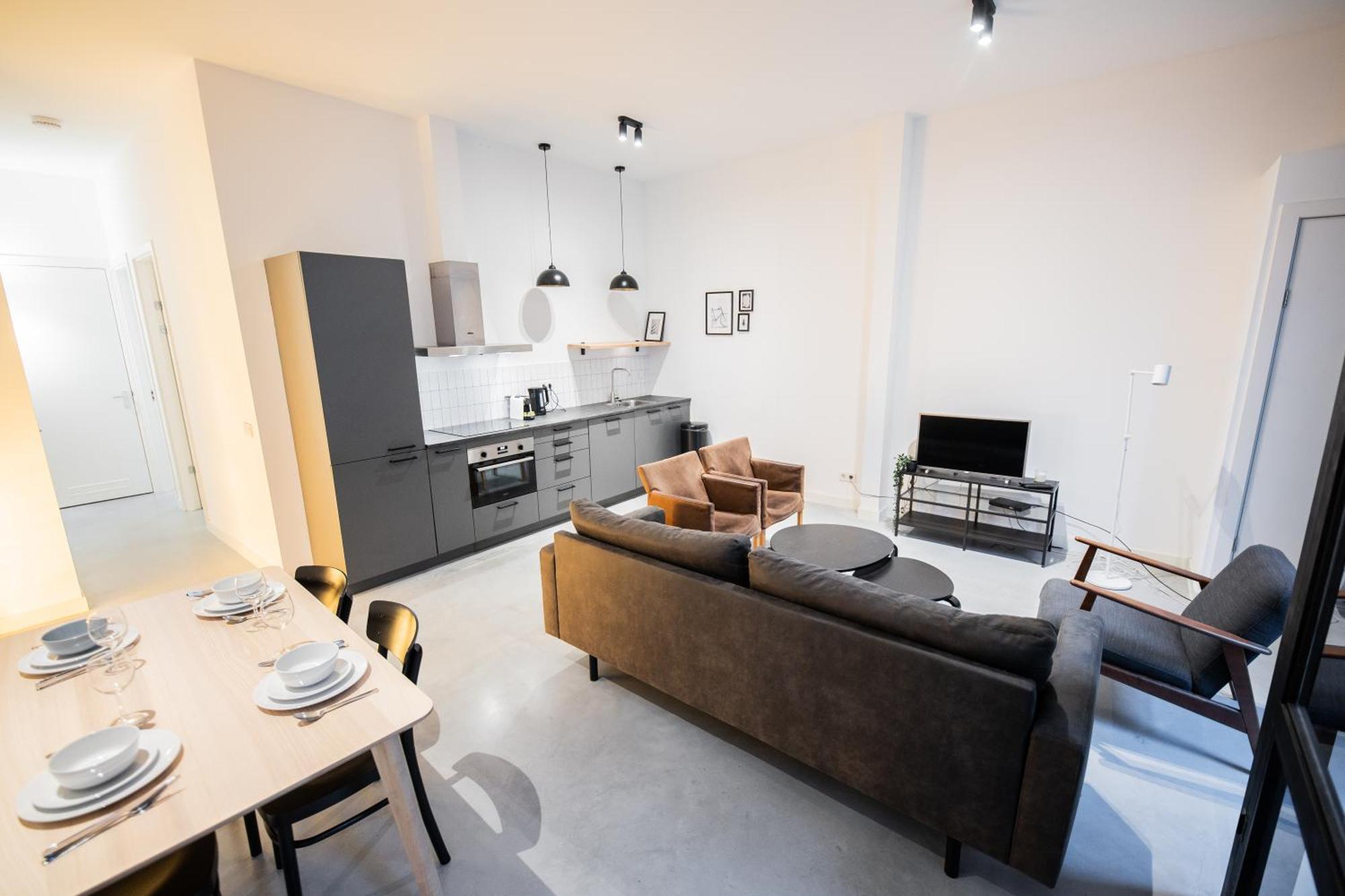 Lh - Lk Two-bedroom Apartment *