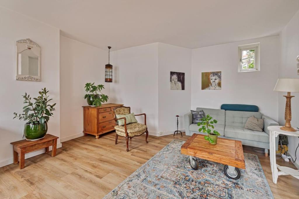 City Loft With Garden Getaway *