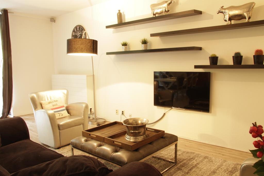 Luxury Center Two-bedroom With Private Parking *non Smoking* Rotterdam