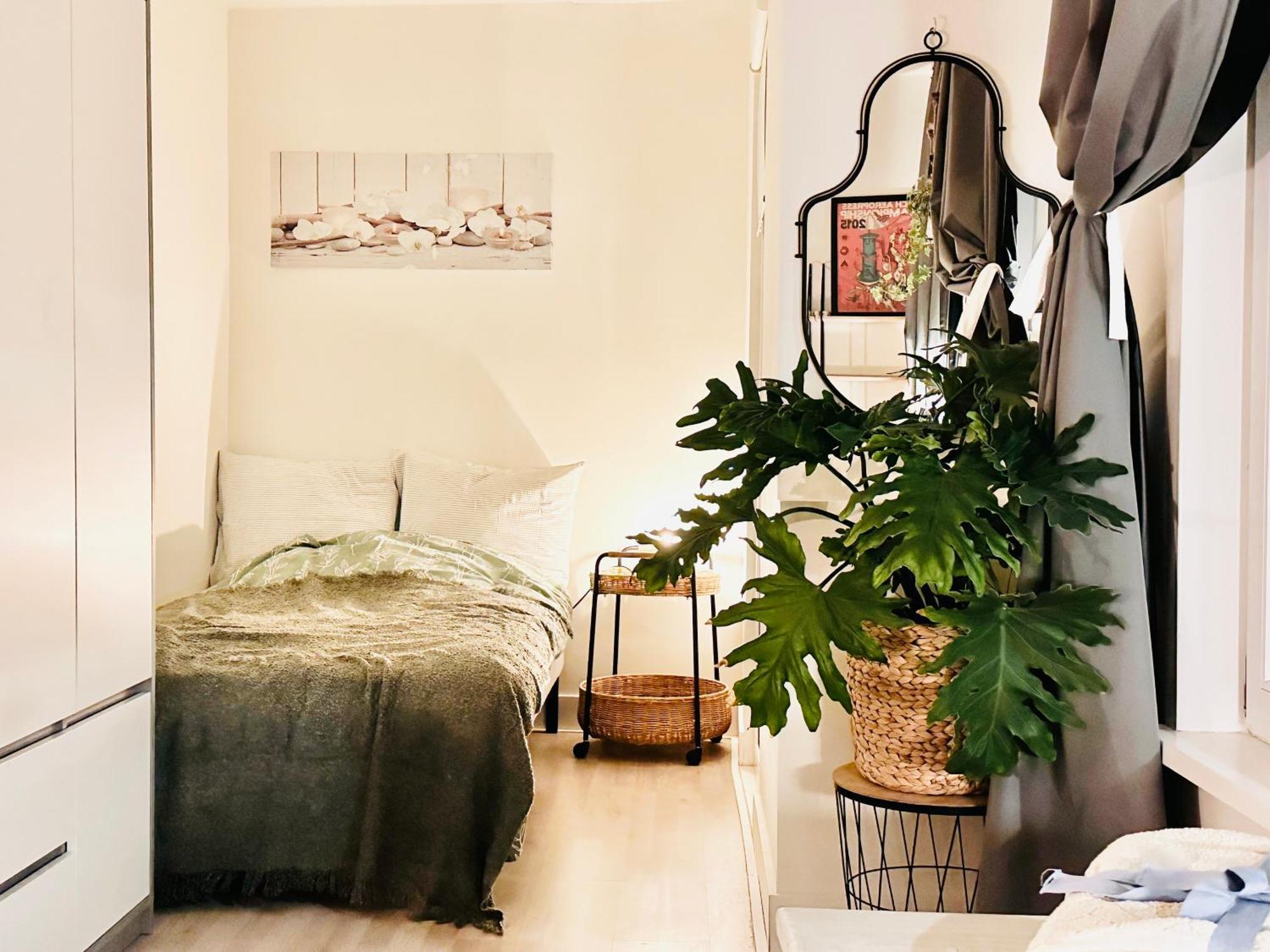 Bedroom With Little Balcony, 5 Minutes From Metro And 10 Minutes From Ahoy *