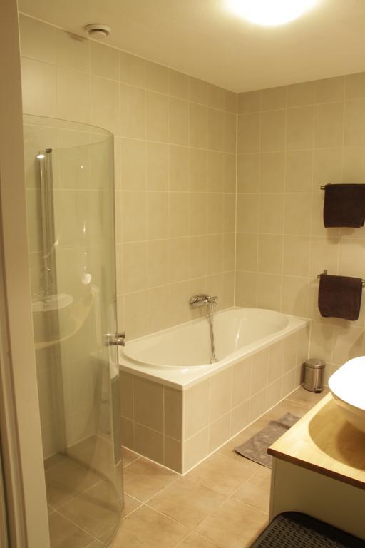 Luxury Center Two-bedroom With Private Parking *non Smoking* Appartement