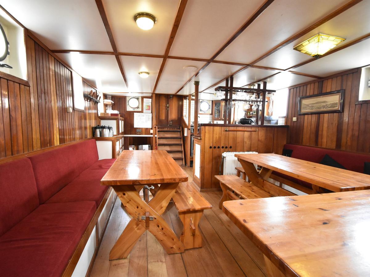 Spacious Yatch Near Forest In Botel *