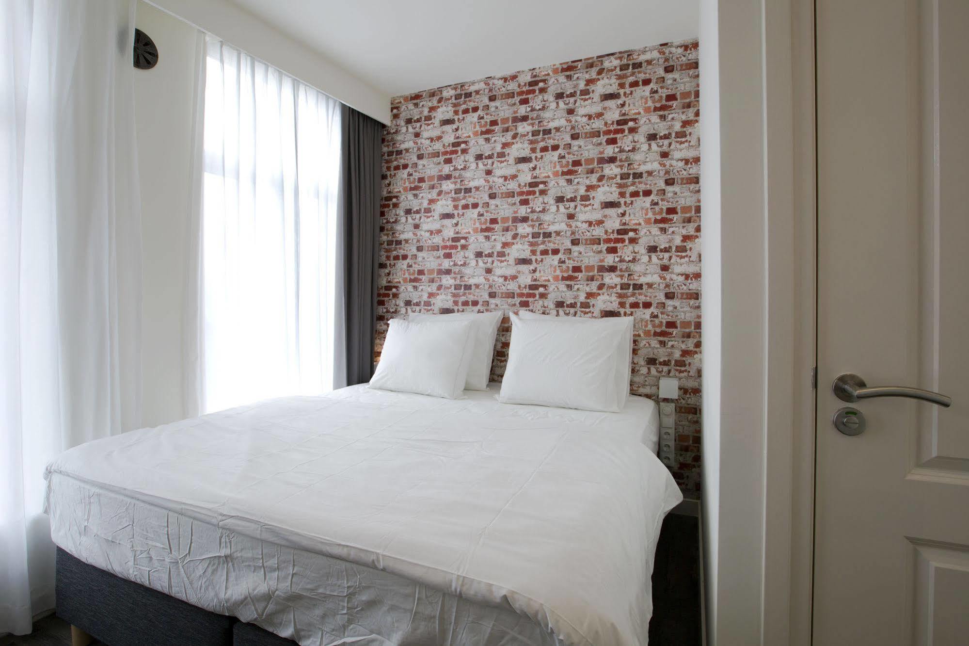 De With Studio's Apartment *