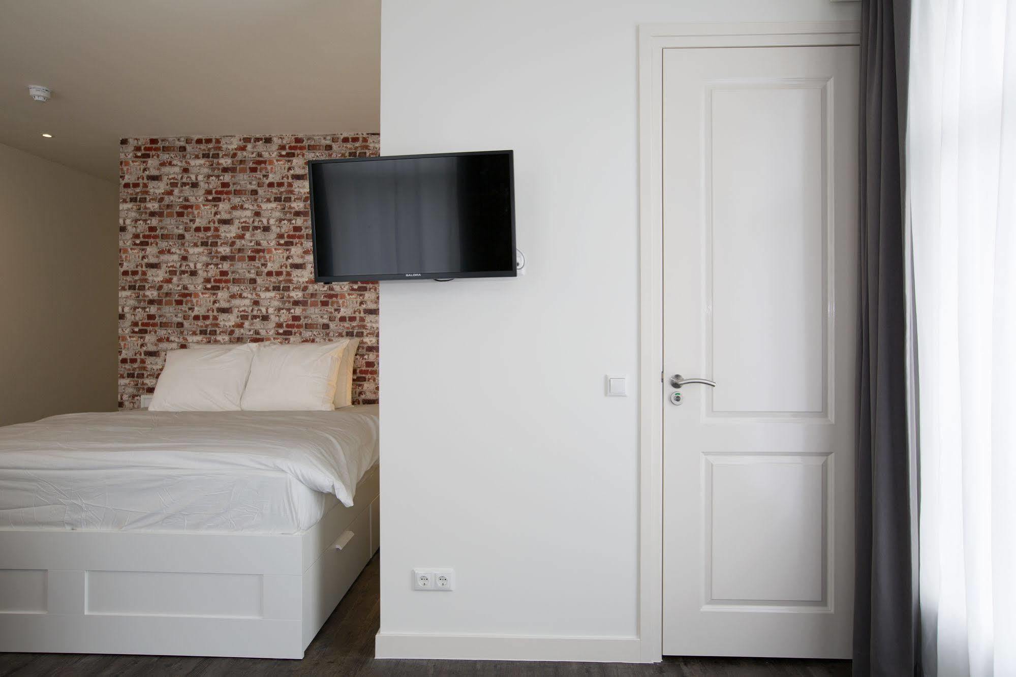 De With Studio's Apartment *